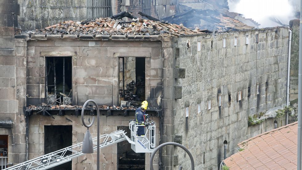 estructura de madera en un incendio en pontevedra