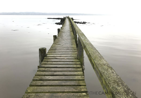 Estructura de madera del muelle en Culross 