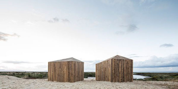 Cabanas no rio fachada de madera